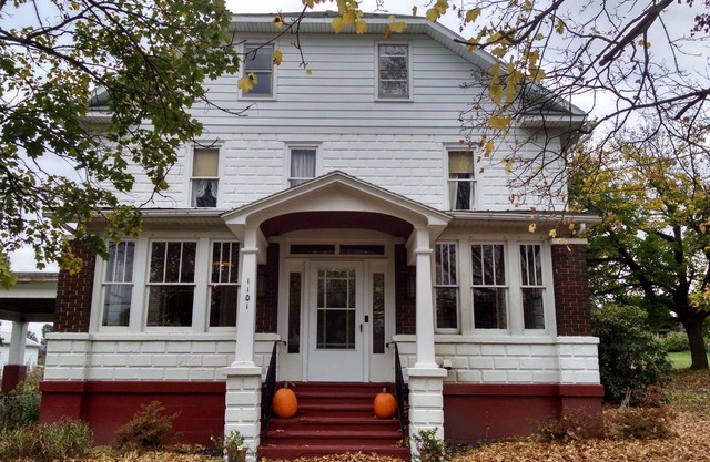 Fish & Panes Bed and Breakfast y Christian Center
