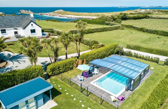 CASA DEL PESCADOR - Vista panorámica a 50 metros del mar - acceso wifi - Piscina climatizada