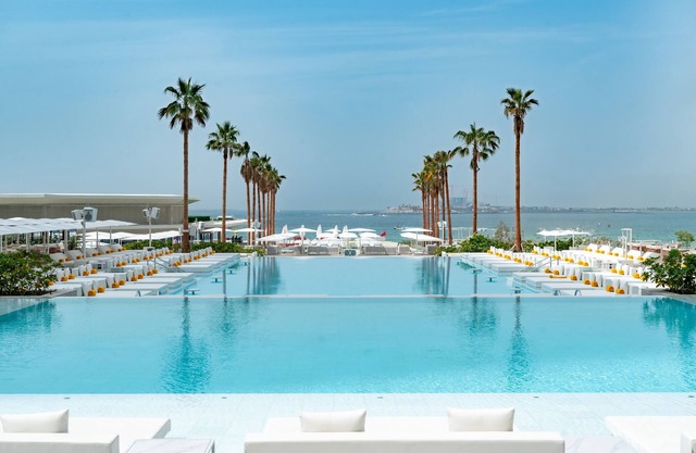 FIVE LUXE
