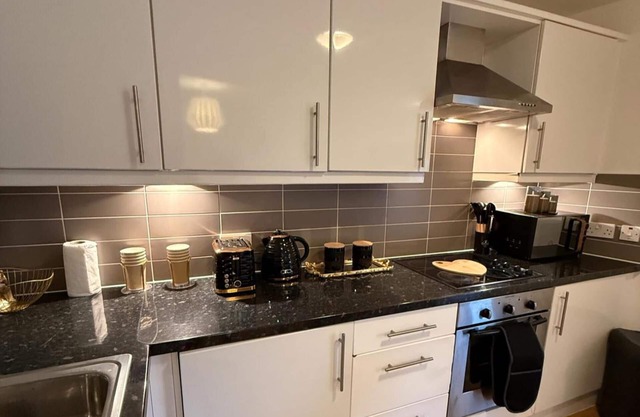 Flat - Sleeps 4 - Parking - Balcony - Pet Friendly