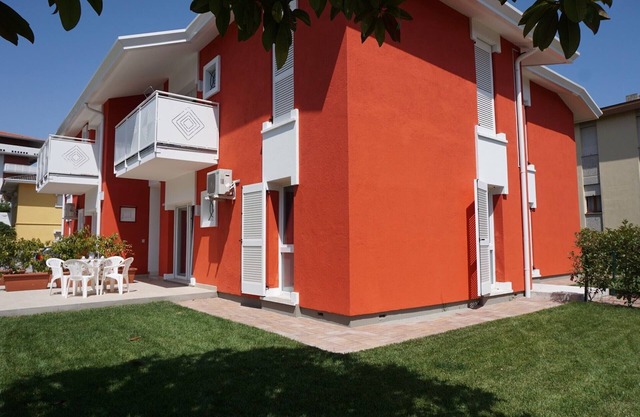 Vacaciones relajantes en la playa - piso con jardín