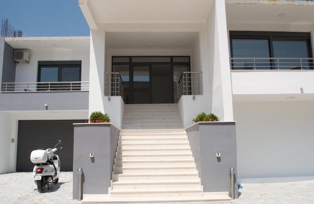 Flo Apartments