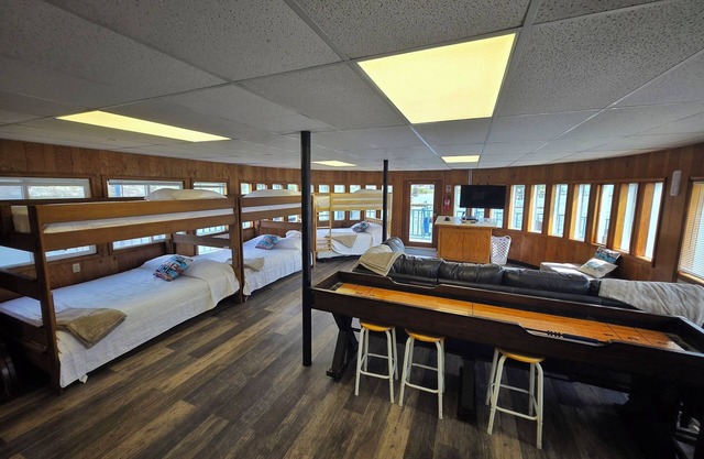 CASA FLOTANTE en Flathead Lake con waterside, kayaks, terraza en la azotea y más