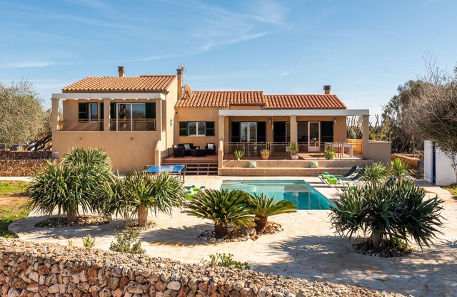 Villa en el campo, ideal para familias, con piscina, barbacoa , juegos de mesa..