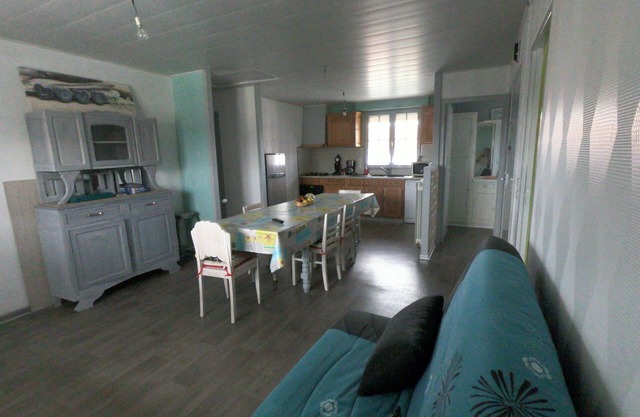 Piso de una vivienda unifamiliar, cerca de la playa.