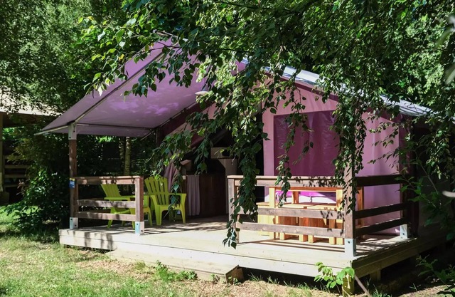 Flower Camping les Gorges de l'Aveyron **** - P'tite Free standard 32m² (2 bedrooms) Covered terrace without toilet 5 people