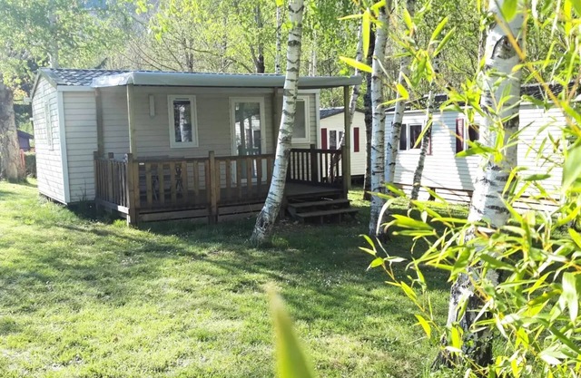 Flower Camping les Gorges de l'Aveyron **** - Comfort mobile home + 23m² (2 bedrooms) + covered terrace for 4 people
