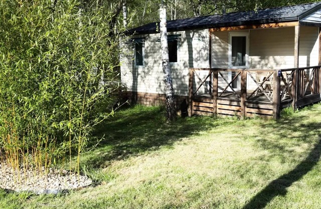 Flower Camping les Gorges de l'Aveyron **** - Comfort Mobile Home 27m² (2 bedrooms) + Semi-covered terrace 4 people