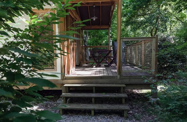 Flower Camping les Gorges de l'Aveyron **** - EcoLodge 4 seasons Premium 40m² (2 bedrooms) + Covered terrace 4 people