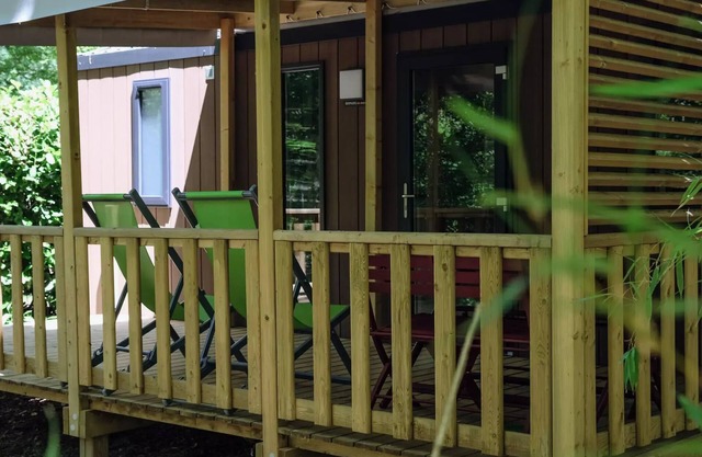 Flower Camping les Gorges de l'Aveyron **** - Bermudes Premium mobile home (3 bedrooms) + covered terrace for 6 people