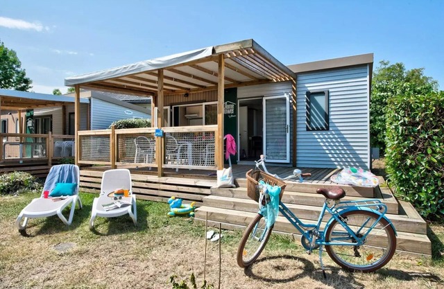 Flower Camping L'Ile d'Offard **** - Homeflower Premium 26.5m2 (2 bedrooms) + CLIM + semi-covered terrace + TV + sheets + towels 5 people