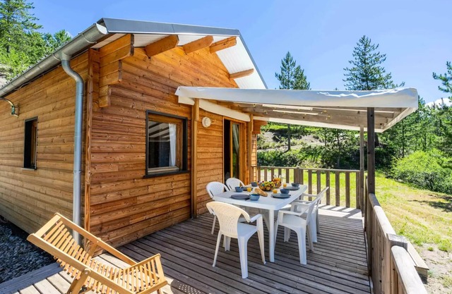 Flower Camping Le Clot du Jay *** - Wooden chalet Comfort 35m2 3 bedrooms + TV + Terrace 8 persons