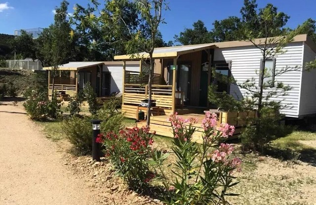 Flower Camping le Epi Bleu **** - Home-Flower Premium 30m2 (3 bedrooms) + covered terrace of 16m2 6 persons