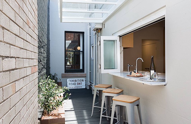 FLYNN HOUSE- AN IMPECCABLY RESTORED INNER CITY GEM