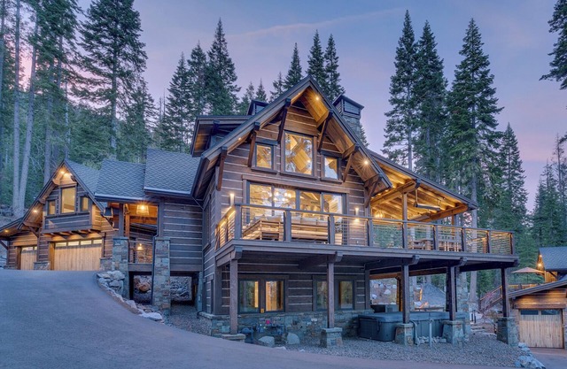 Forest Retreat W/ Spa, Sauna, Pier Access (Cherry Lodge)