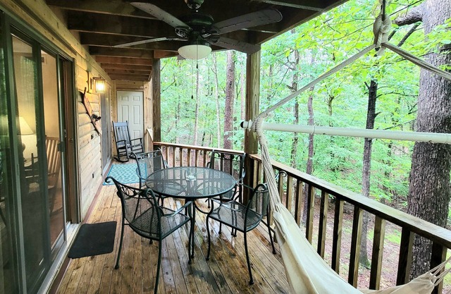 Forest view, log-sided two bedroom, two bath condo on Lake Ouachita. 2 Condo by RedAwning