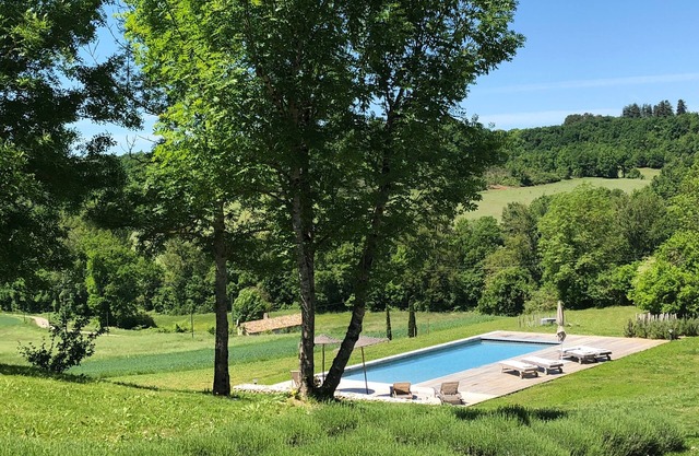 Casa fortificada, habitaciones, calma y vista en el Quercy Blanc