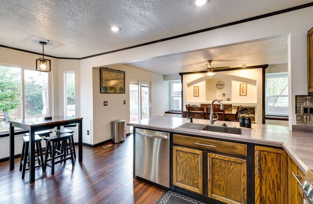 Fountain Retreat w/ Private Hot Tub & Fire Pit