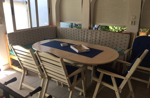 Apartamento de cuatro habitaciones con una terraza Zavalatica, Korcula (A-9145-a)