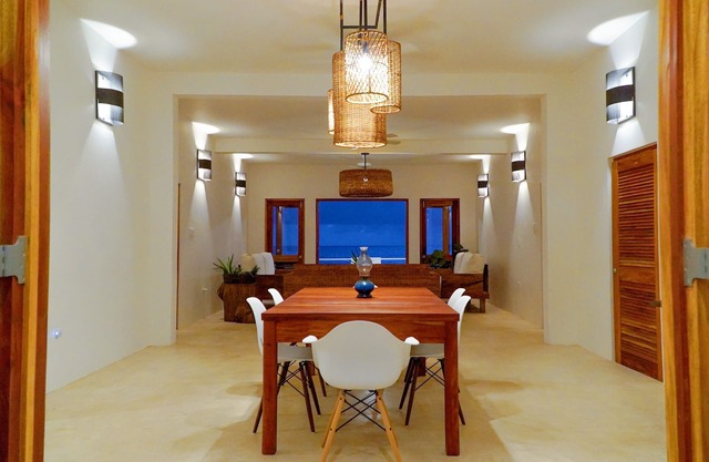 Haven ecoluxe de cuatro dormitorios en Treasure Beach con piscina