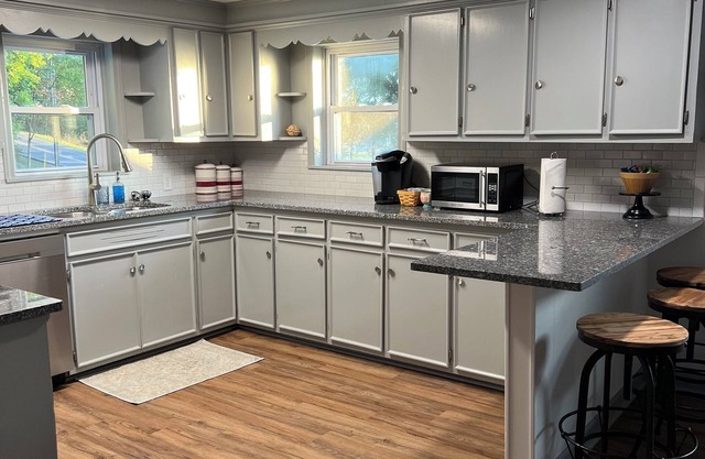 Fox Hunter’s Paradise is a cozy 3 bedroom, 2 bath farmhouse