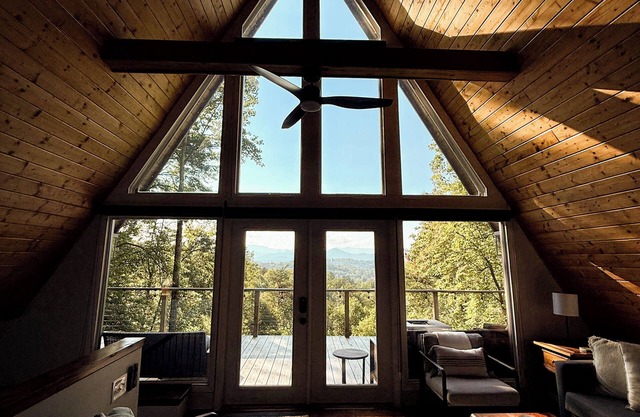 Franklin A-Frame with Hot Tub and Mountain Views - NEW TO VRBO!