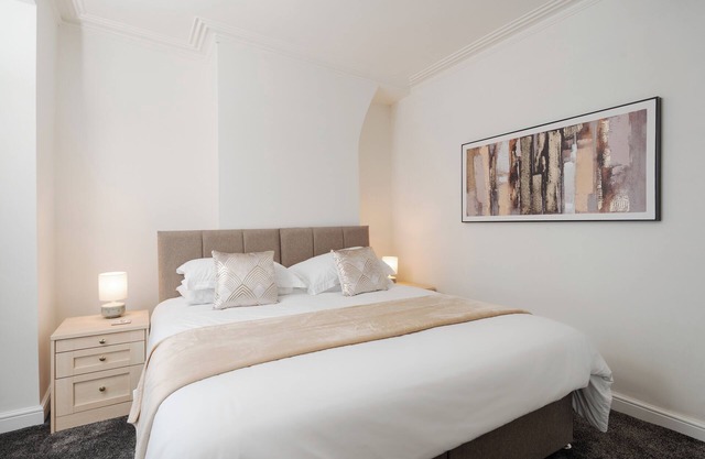 Franks house. 3 Bedroom house, sleeps 5. Just refurbished. Long stays welcome