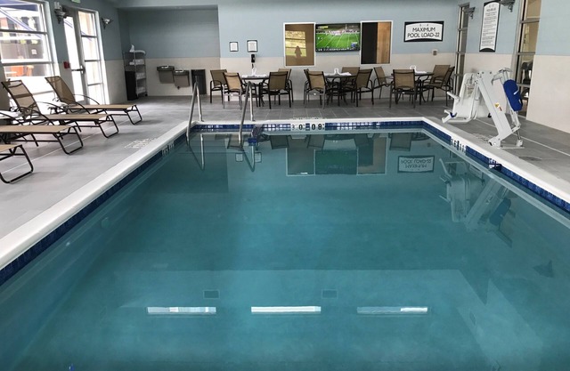 Desayuno gratis. Piscina con tobogán. ¡Tu próximo viaje!