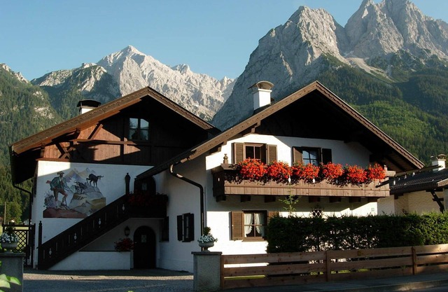 Fewo ZUGSPITZ en Garmisch-Partenkirchen. De no fumadores. Fi. Jardín / césped.