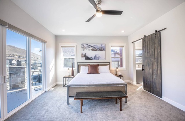 New Ski Home | Private Hot Tub | 7 Mins to Skiing & Deer Valley East Village | Great for Families