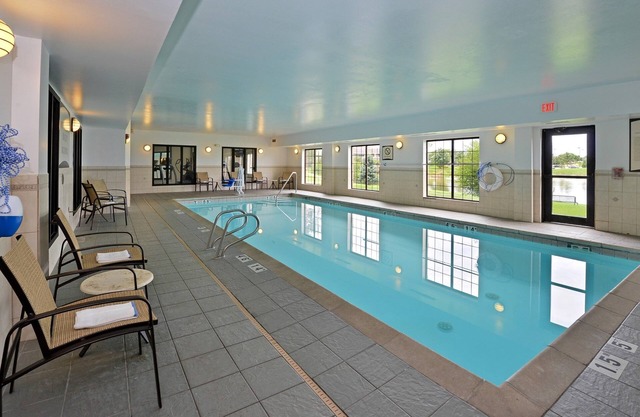 Wi-Fi gratuito, piscina cubierta y bañera de hidromasaje | Desayuno gratis + chimenea