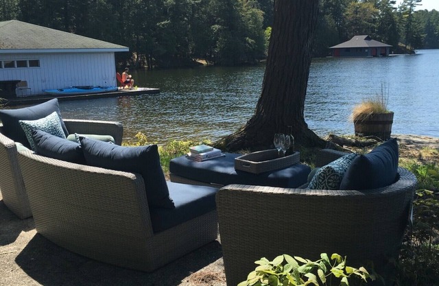 Recién renovado, modernizado, Water's Edge Cottage.