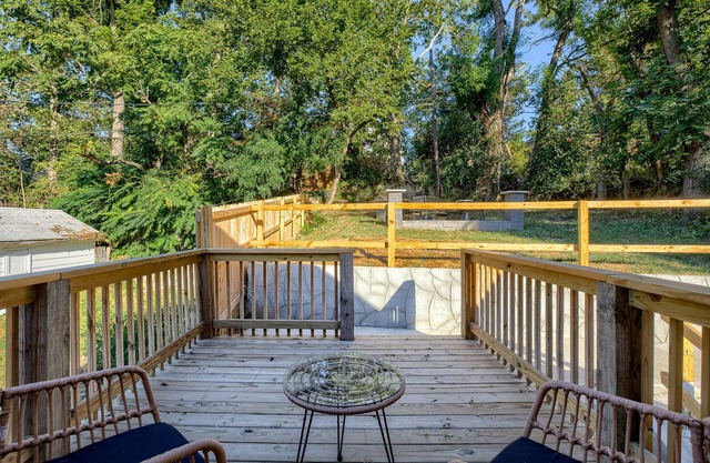 Friendly Getaway Home w/ Backyard & Firepit for Extended Stays near Downtown KC