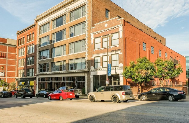 FRONTDESK 915 Broadway Apts Downtown Kansas City