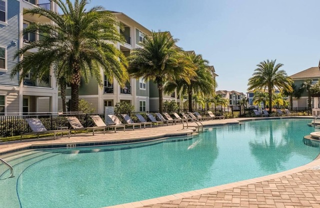 Lively + Hip 1BR Apt w / Balcón