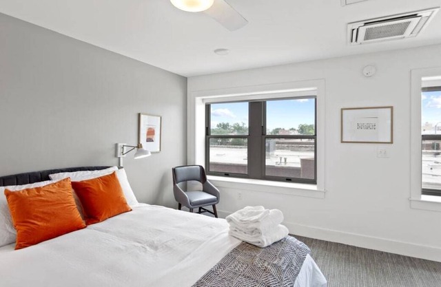 Frontdesk | Studio Apt near Crossroad Art District
