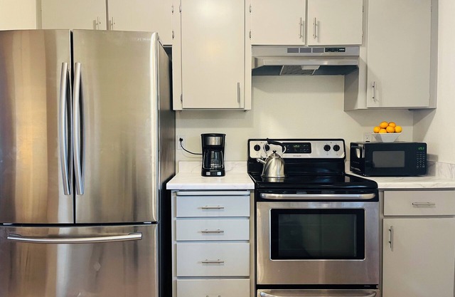 Very Quiet-2 BR w/KING-Full Kitchen-6 Min to Kadlec. Hanford/PNNL 6 miles