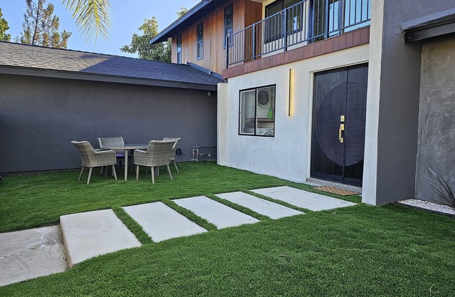 Full Modern House 4bd / 3.5ba
