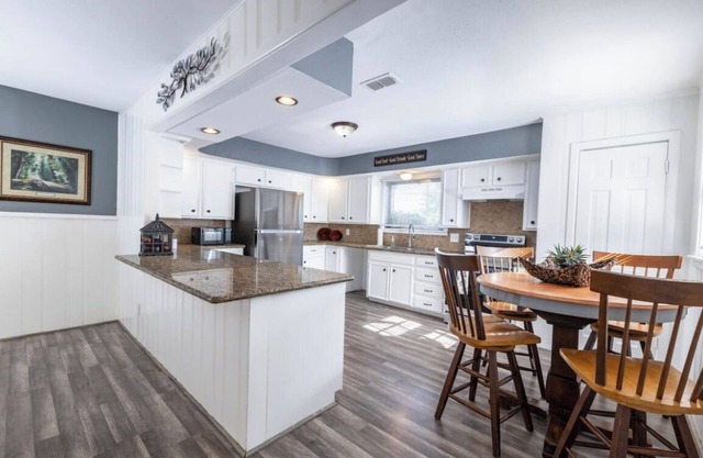 Fully Furnished and Bills Paid. House is located in Lubbock medical district!