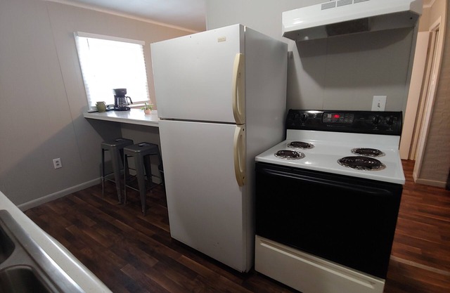 Fully Furnished Executive Rental Studio 1-Bath Pets Allowed