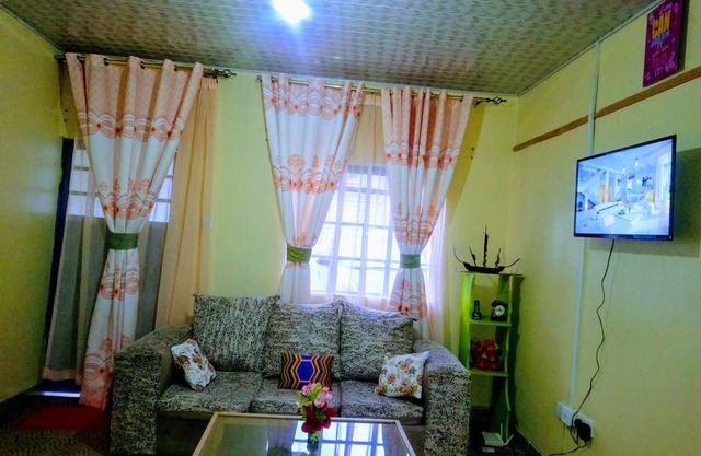 Bungalow de un dormitorio totalmente amueblado en Thome, Garden Estate cerca del hotel Windsor