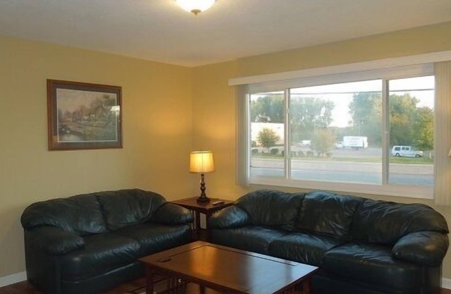 Apartamento completamente amueblado y provisto con cable, internet, toallas, vajilla, más