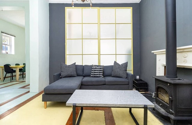 Funky Pet Friendly 2-bedroom Escape Bo-kaap