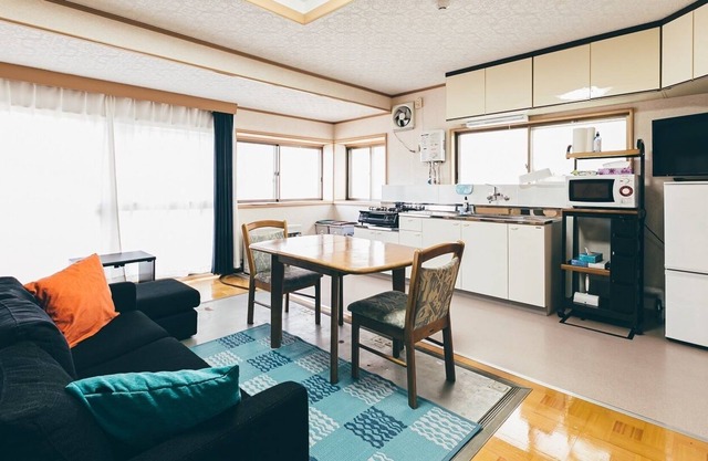 Casa tradicional japonesa Furano con estacionamiento