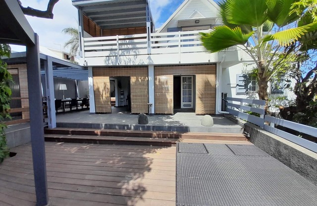 Furnished villa 4**** seaside, hyper center Saint Pierre/Terre Sainte