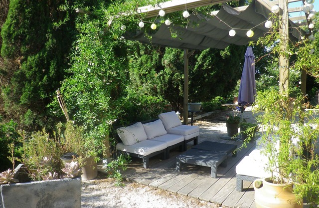 Gîte Garrigue Dans une Propriété Calme et Arborée Pour 4 Pers Proche D'avignon