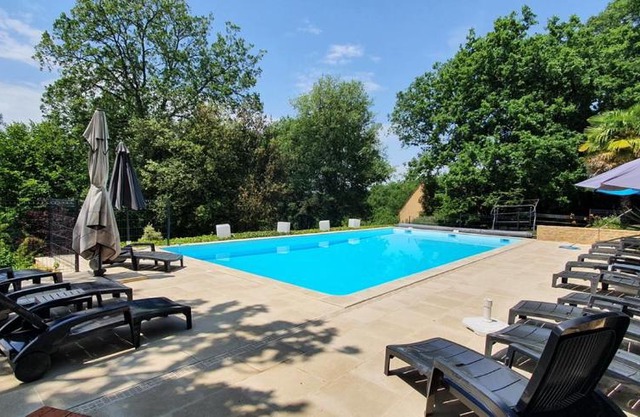 gîte le nieudegat chambre et table d'hôte piscine climatisation proche de Sarlat au coeur de la nature