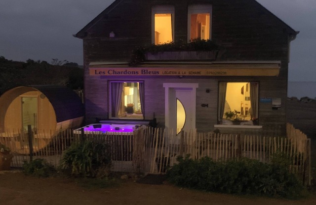 Gîte Les Chardons Bleus. Sea view / wellness area
