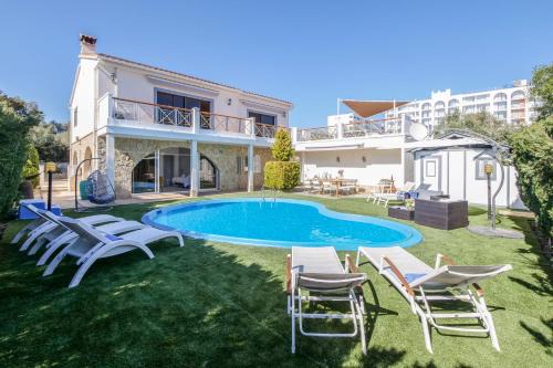 G-Fast fertig gestelltes Inserat- Moderne grosse Villa, 5 Min fussläufig zum Strand,Pool,Klima