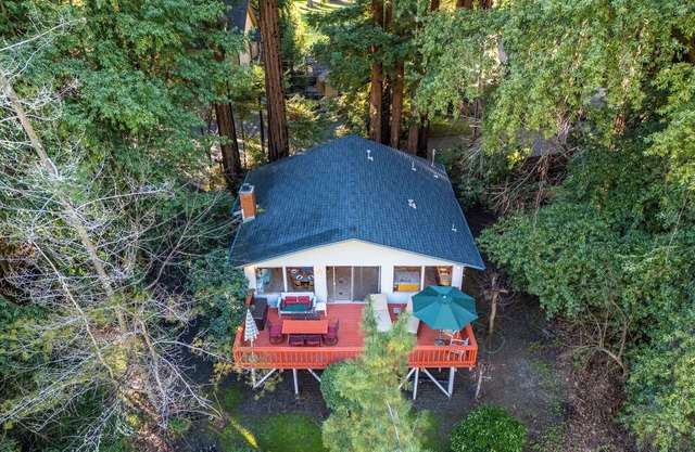 G's RiverView~Easygoing Cabin Getaway w/River views Near Golf WiFi/Open Space